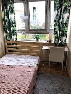 4 bed Battersea flat - Ideal for students Main Photo