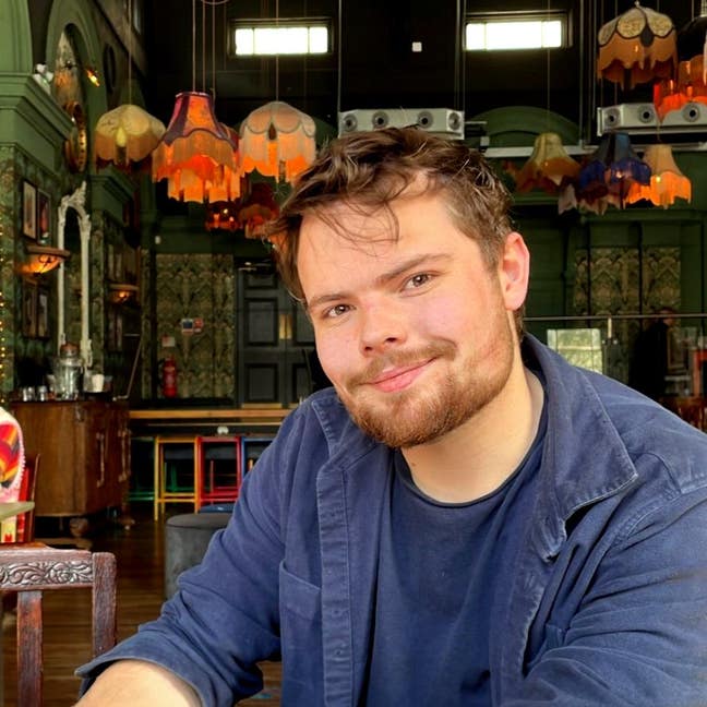 Postgrad student seeks a room Main Photo