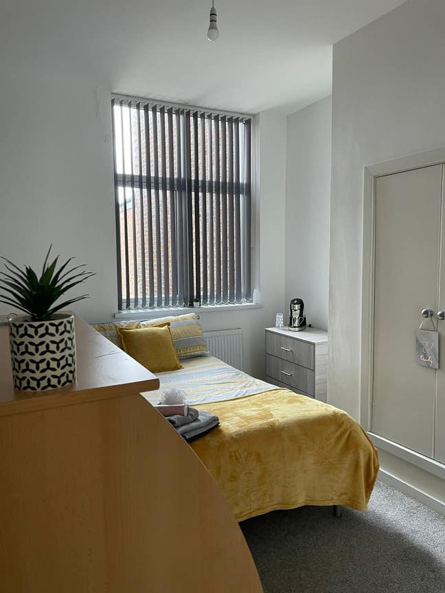 Failsworth- lovely 1st floor ensuite room Main Photo