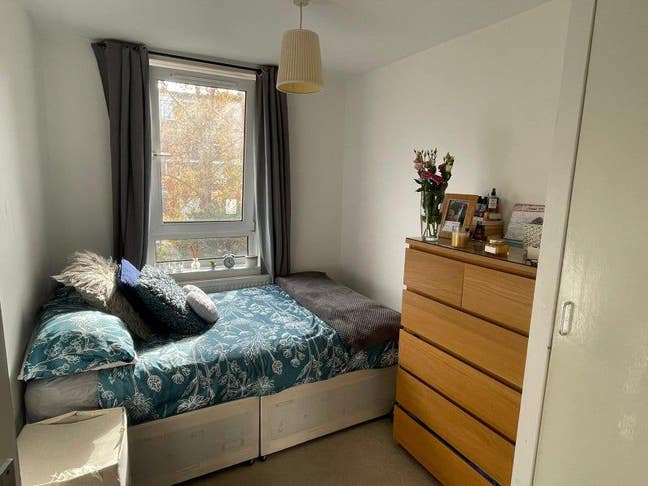 Bright double room in social flat! Main Photo