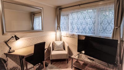 Double room available to rent close to MK Hospital Main Photo