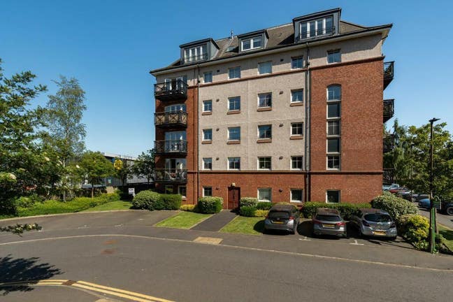 Beautiful Ensuite room in the heart of the city.  Main Photo