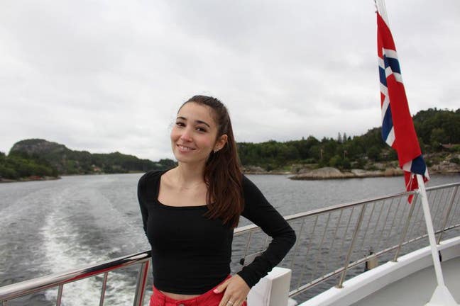 Professional Female seeks a double room Main Photo