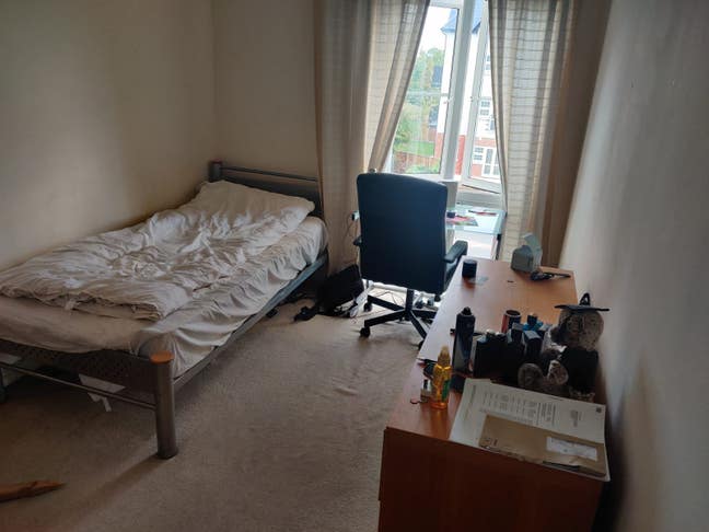Single room in a 3 bed flat- Windsor Main Photo