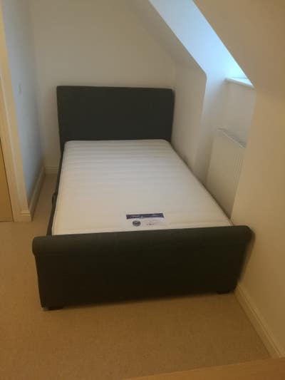 Double room, friendly roomates, links to London Main Photo