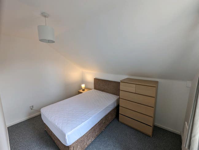 Newly decorated double room Hollinswood Main Photo
