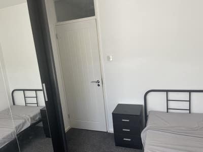 1 single room available for rent (bills included ) Main Photo