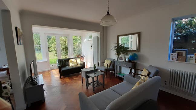 Room in large house, close to town, Mon to Fri Main Photo