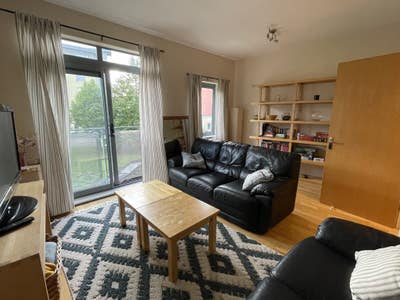 Friendly houseshare looking for new roommate  Main Photo