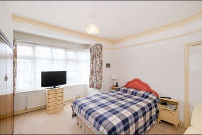 Spacious Master bedroom very near to Gants Hill st Main Photo