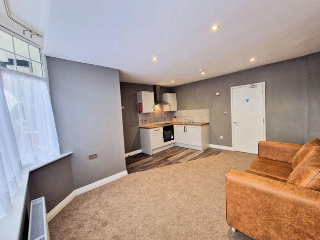** BRAND NEW 1 Bed Flat Near Northfield Train St Main Photo
