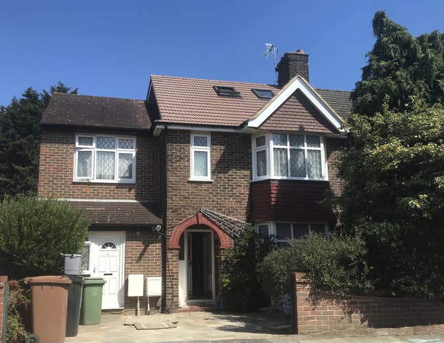 Bright room on first floor in shared house   Main Photo