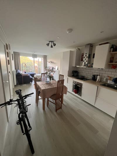 Bright double bedroom in fairly new built building Main Photo