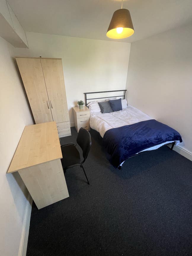 Prime Large Double Room - No Deposit - Netflix Inc Main Photo