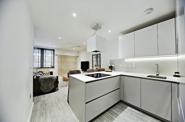 Modern and bright, centrally located apartment  Main Photo