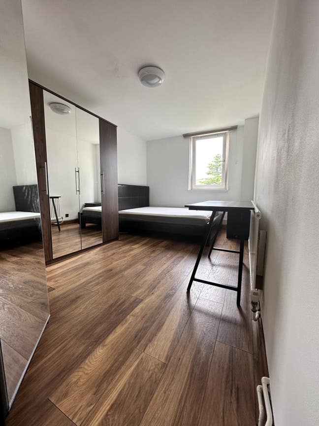Nice Room, Lovely Modern Flat, Great Housemates! Main Photo