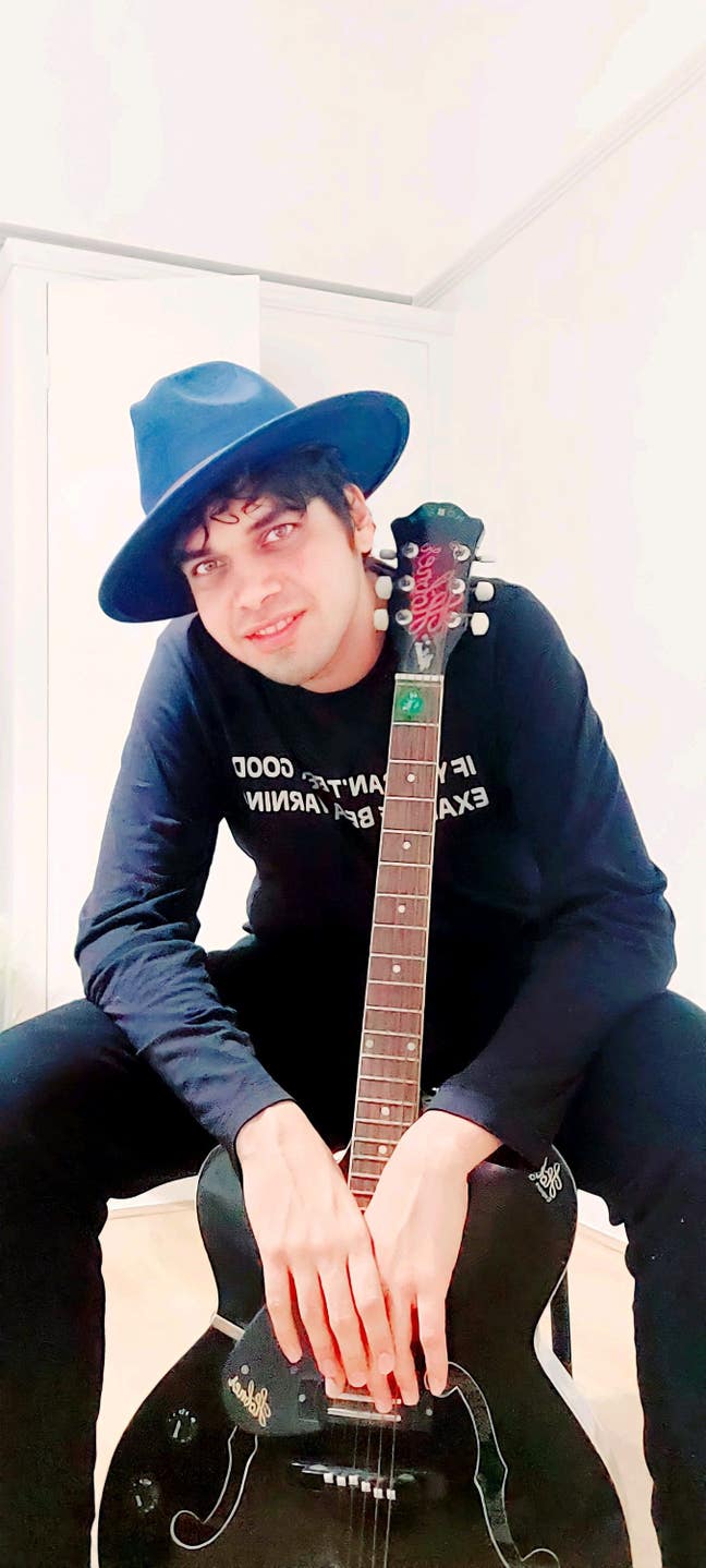 Looking for house Main Photo