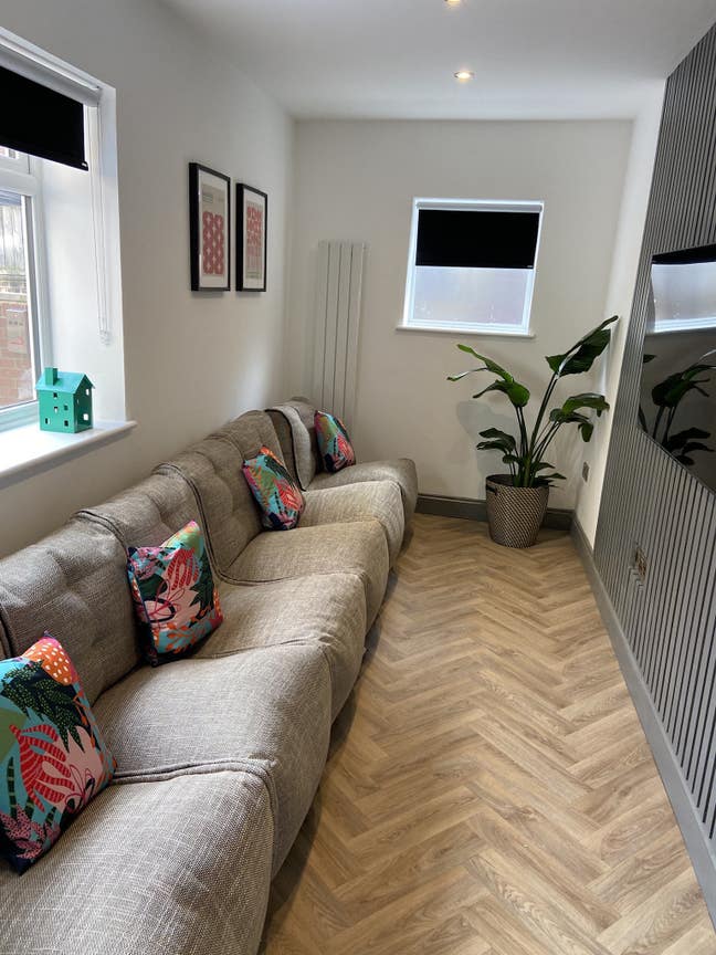 Contemporary En‑Suite Room | Professional House Main Photo
