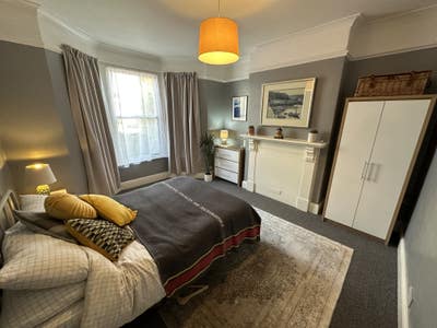 Large Double Room Close to Station with Cleaner Main Photo