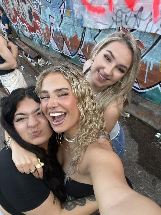 Professional female looking for flatmates Main Photo