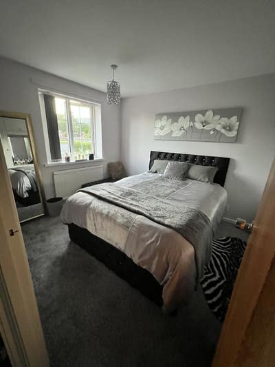 Convenient Location Double Room - Bills included Main Photo