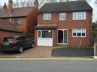 Fully Furnished 5 Bed House Share Main Photo