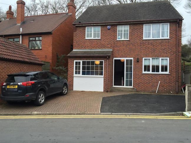 Fully Furnished 5 Bed House Share Main Photo