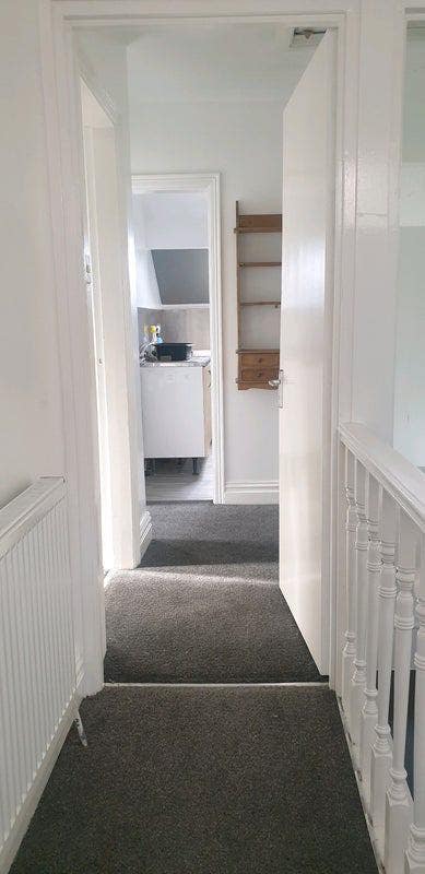 2nd Floor Flat (1Ensuite, kitchen & living room) Main Photo