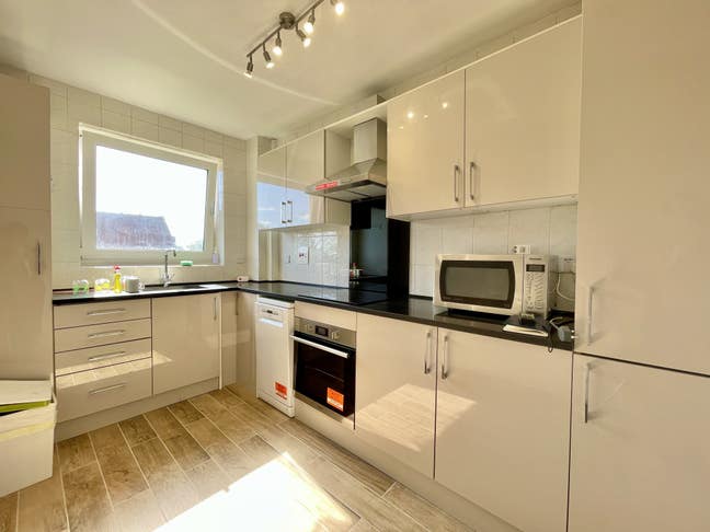 2 bedroom flat in Ballards Lane, West Finchley, N3 Main Photo