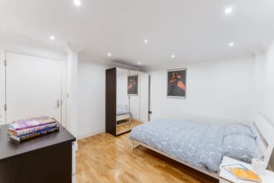 Double Room | Large Living Room & Balcony | Bills  Main Photo