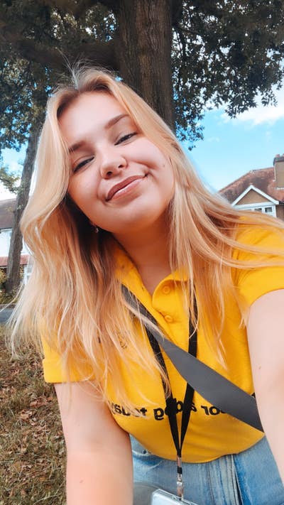 Friendly working girl looking for a room! Main Photo