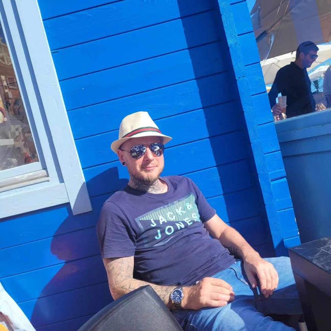 Professional worker looking for accommodation  Main Photo