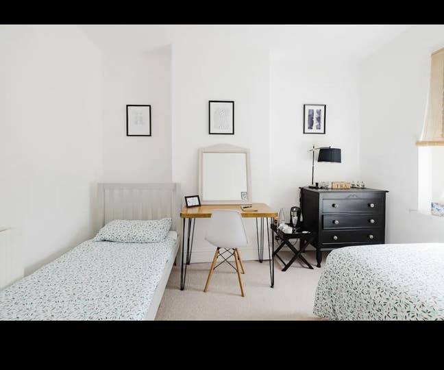 Female, only Short stay in beautiful 1 bed house  Main Photo