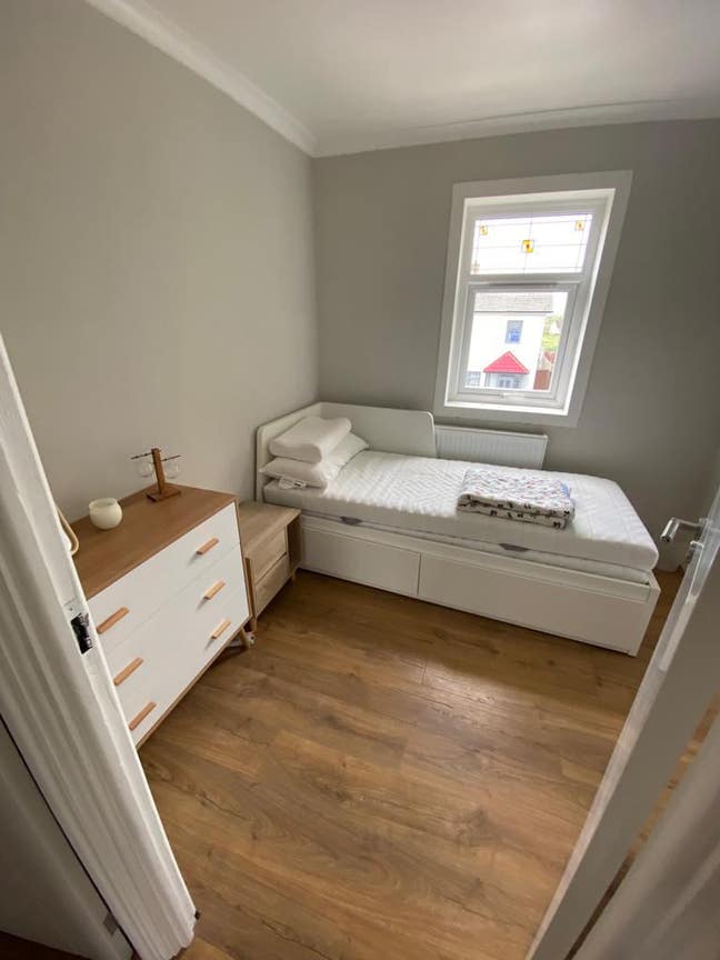 Modern single room for rent ASAP Main Photo