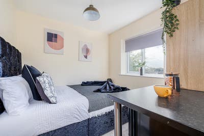 "Double Room in Camphill with off-Street Parking Main Photo