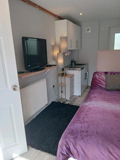 Amazing s/ contained annexe 5 mins walk from JPH Main Photo