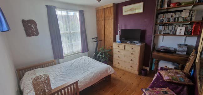 Double bedroom in lovely 2 bedroom cottage Main Photo