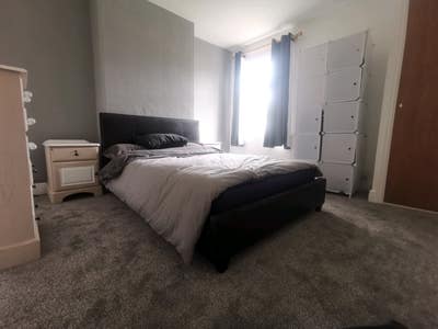 Large double room,  Recently refurbished!!  Main Photo