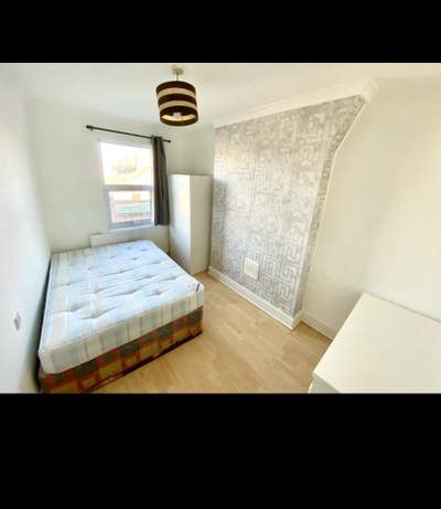 1 Room in hanwell - all bills included  Main Photo