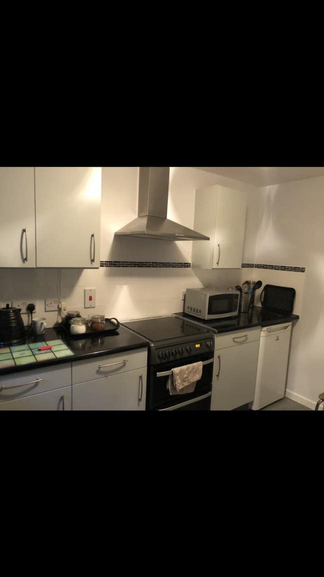  Large 1  double room &pound;130 weekly  Main Photo