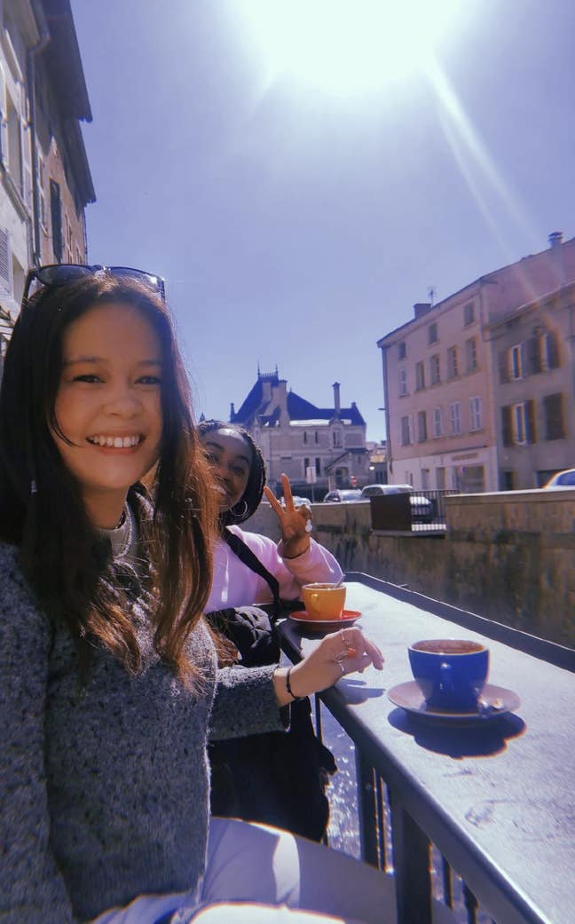 Language teacher looking for friendly house(mates) Main Photo