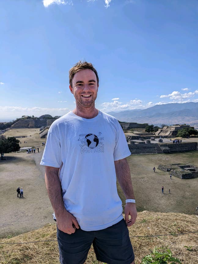 Easy-going / social professional after a room! Main Photo