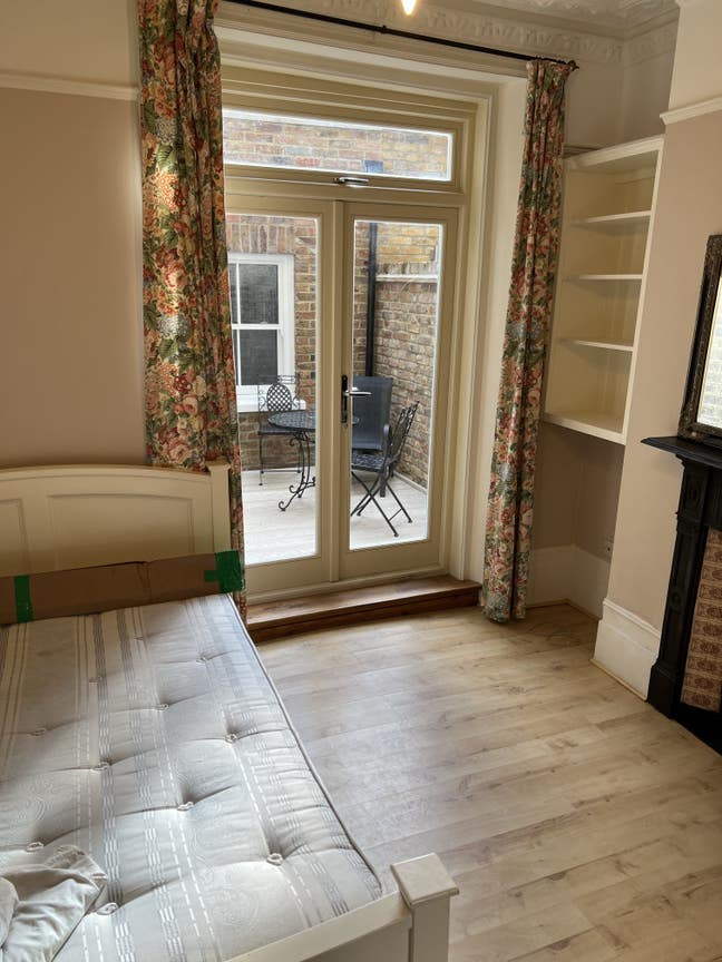 Large Room Available in Crouch Hill Main Photo