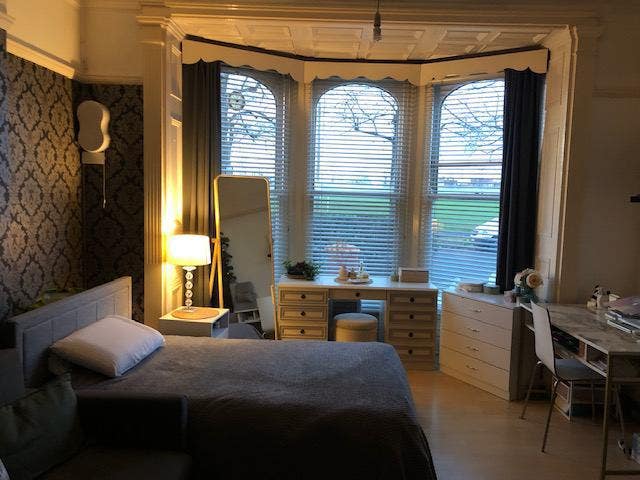 Whole 1 bed flat , Victoria Park view Main Photo