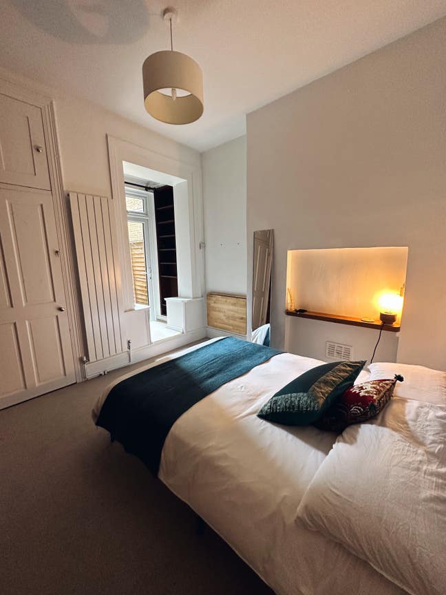Short term double room in large Victorian flat Main Photo