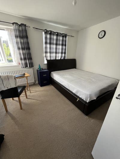 Double Bed room in Crawley -  Close to Town centre Main Photo