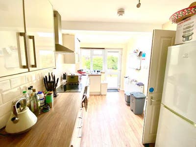 Premium House / Large Rooms / Ensuite Main Photo