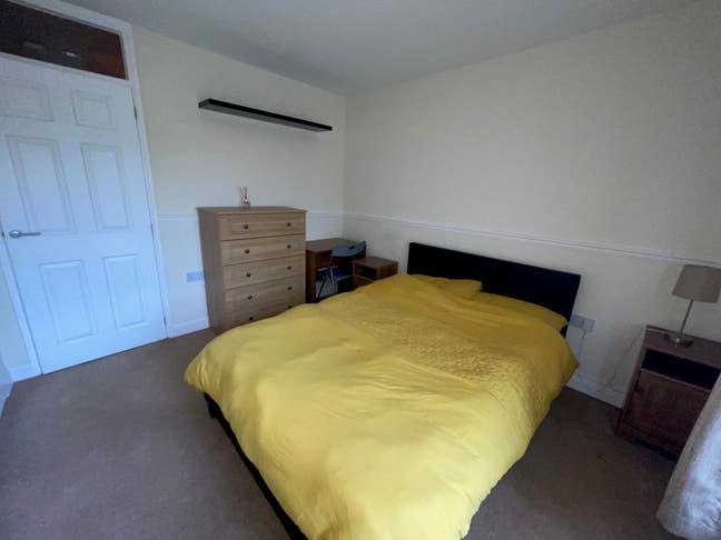 A double furnished room available in WANTAGE Main Photo