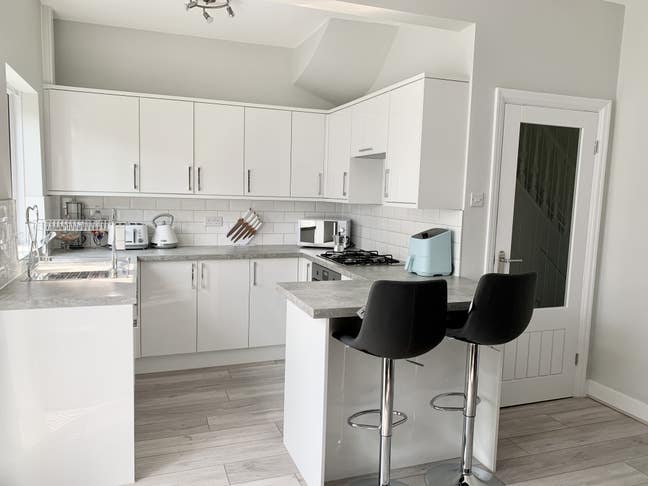 🏡Bright Double Room! Clean House! Main Photo