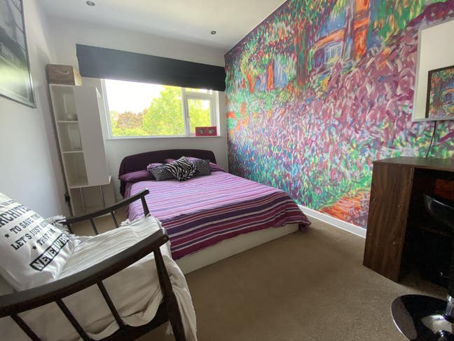 A lovely house in leafy Laleham! Main Photo